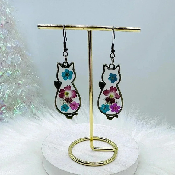 Vintage Cat Earrings with Glass Pressed Flower - Picture 1 of 4